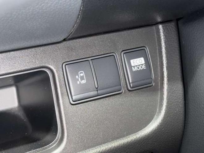 セレナ2.0 20X 4WD　防錆塗装4WDTVナビBカメETCエンスタ 2000