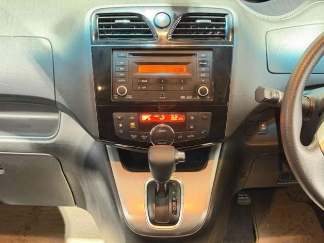 セレナ2.0 20S 4WD　防錆塗装4WDキーレスCDETC夏冬タイヤ 2000