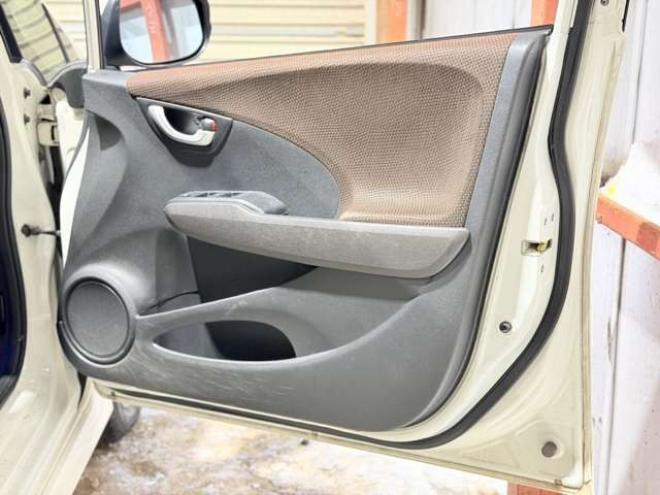 フィットシャトル1.5 15X 4WD　防錆塗装4WDTVナビBカメETC 1500