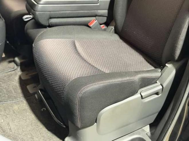 セレナ2.0 ハイウェイスター Vセレクション 4WD　防錆塗装4WDTVナビBカメETC後席モニタ夏冬タイヤ 2000