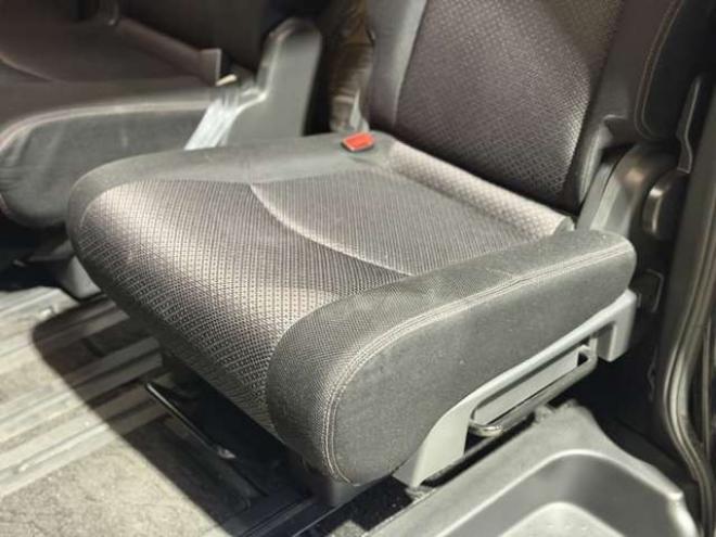 セレナ2.0 ハイウェイスター Vセレクション 4WD　防錆塗装4WDTVナビBカメETC後席モニタ夏冬タイヤ 2000