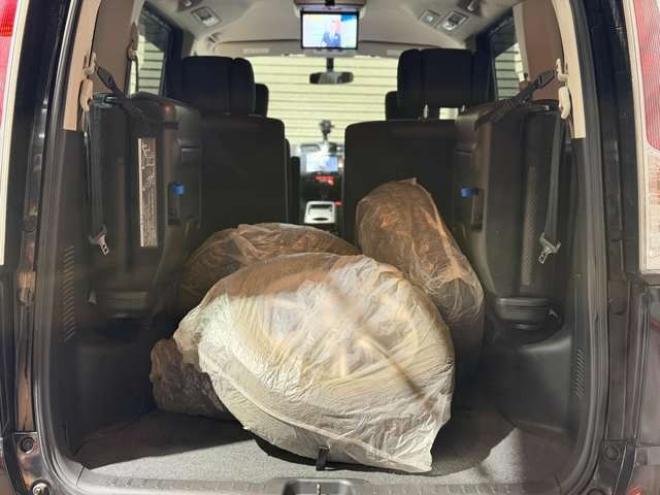 セレナ2.0 ハイウェイスター Vセレクション 4WD　防錆塗装4WDTVナビBカメETC後席モニタ夏冬タイヤ 2000