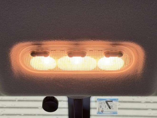 セレナ2.0 ハイウェイスター Vセレクション 4WD　防錆塗装4WDTVナビBカメETC後席モニタ夏冬タイヤ 2000