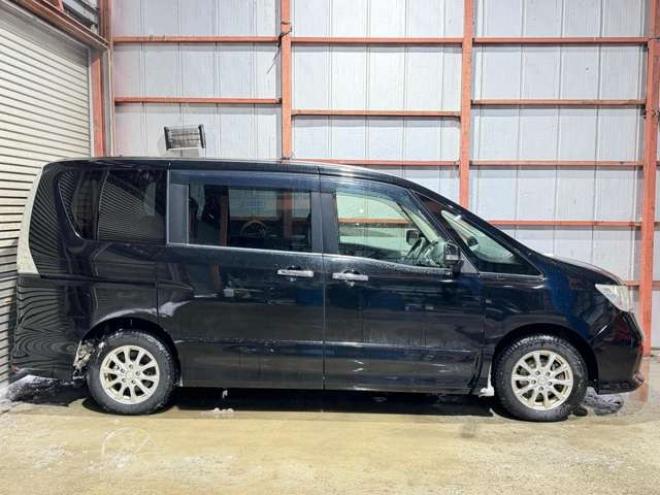 セレナ2.0 ハイウェイスター Vセレクション 4WD　防錆塗装4WDTVナビBカメETC後席モニタ夏冬タイヤ 2000