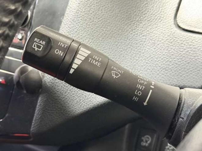 セレナ2.0 ハイウェイスター Vセレクション 4WD　防錆塗装4WDTVナビBカメETC後席モニタ夏冬タイヤ 2000