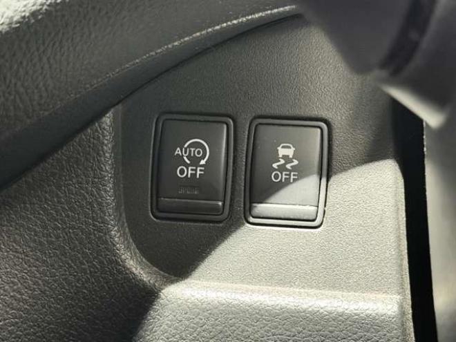 セレナ2.0 ハイウェイスター Vセレクション 4WD　防錆塗装4WDTVナビBカメETC後席モニタ夏冬タイヤ 2000