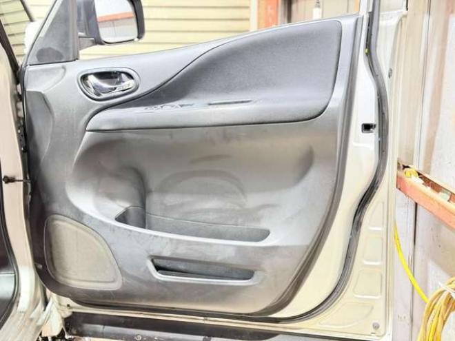 セレナ2.0 ハイウェイスター 4WD　防錆塗装4WDTVナビBカメ 2000