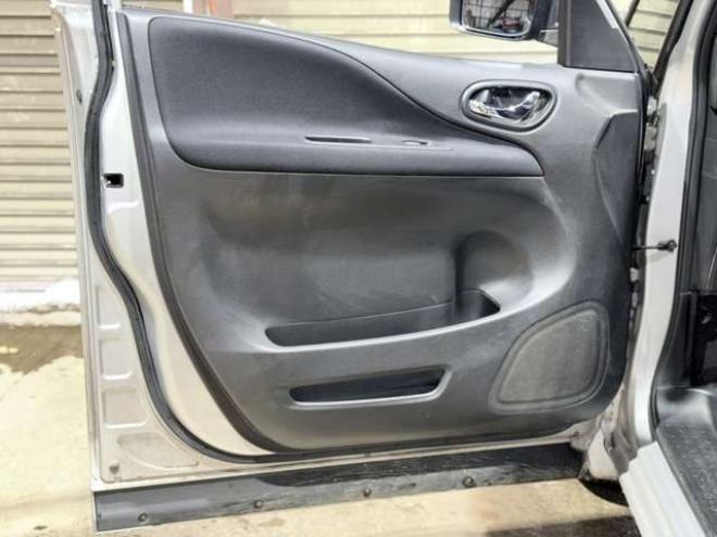 セレナ2.0 ハイウェイスター 4WD　防錆塗装4WDTVナビBカメ 2000