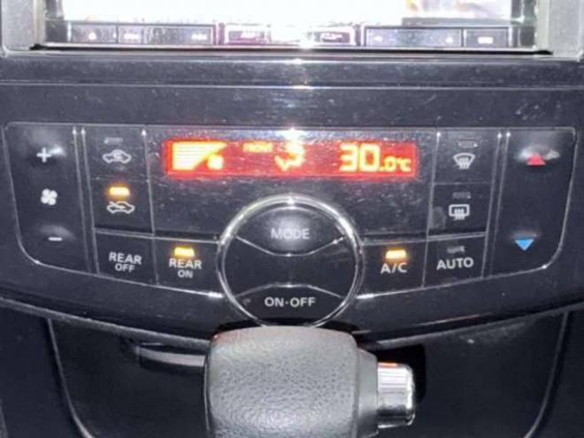 セレナ2.0 ハイウェイスター 4WD　防錆塗装4WDTVナビBカメ 2000