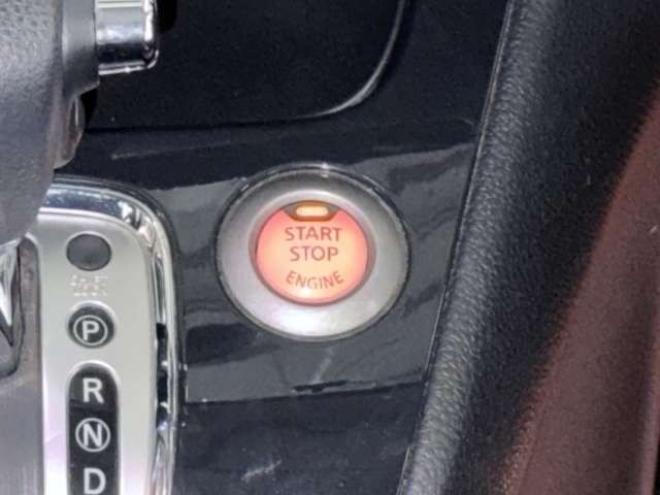 セレナ2.0 ハイウェイスター 4WD　防錆塗装4WDTVナビBカメ 2000