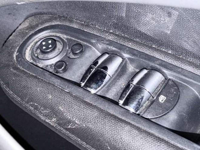 ミニクロスオーバー クーパー D オール4 4WD　防錆塗装4WDアンドロイドナビBカメETC 正規輸入車 2000