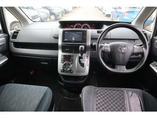 ヴォクシー2.0 ZS 煌II 4WD　スマートキー・ナビ・TV・バックカメラ・両側パワスラ・後期型 2000