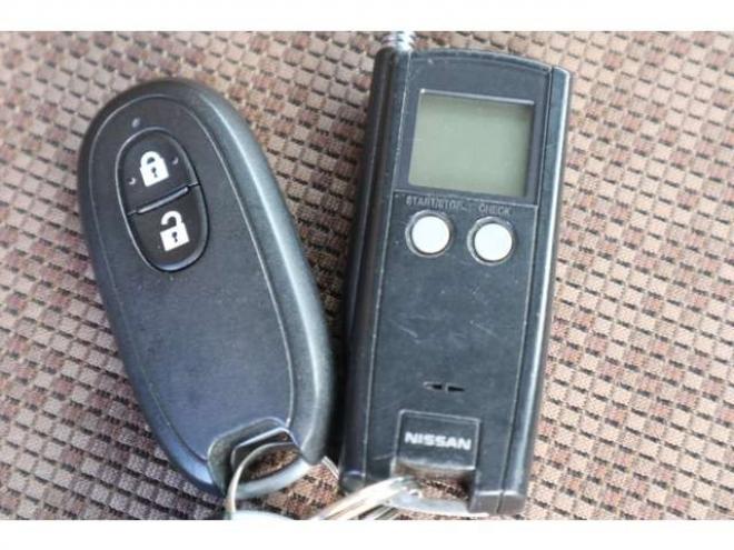 モコX FOUR 4WD　3.2万キロ・ナビ・TV・スマートキー・エンジンスターター・タイミングチェーン式 660