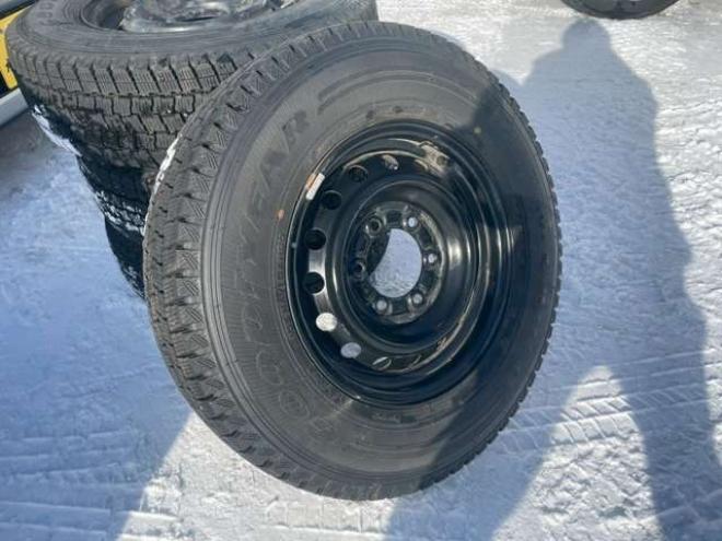 ハイエースバン2.8 DX ロング ディーゼルターボ 4WD　4WD　寒冷地仕様　9人　4ドア　トヨタセーフティセンス付　リヤヒーター付　夏・冬タイヤ有り 2800