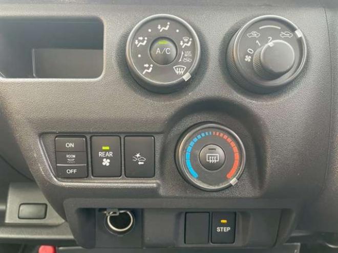 ハイエースコミューター 2.7 DX 4WD　4WD　乗車定員　4+18人　幼児バス　2ナンバー 2700