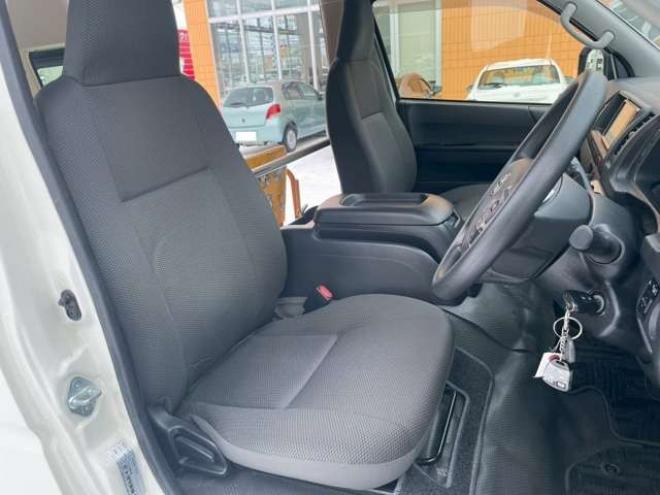 ハイエースコミューター 2.7 DX 4WD　4WD　乗車定員　4+18人　幼児バス　2ナンバー 2700