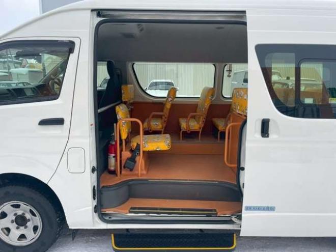 ハイエースコミューター 2.7 DX 4WD　4WD　乗車定員　4+18人　幼児バス　2ナンバー 2700