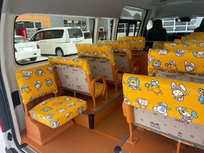 ハイエースコミューター 2.7 DX 4WD　4WD　乗車定員　4+18人　幼児バス　2ナンバー 2700