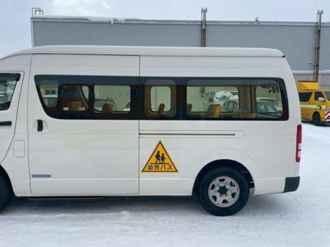 ハイエースコミューター 2.7 DX 4WD　4WD　乗車定員　4+18人　幼児バス　2ナンバー 2700