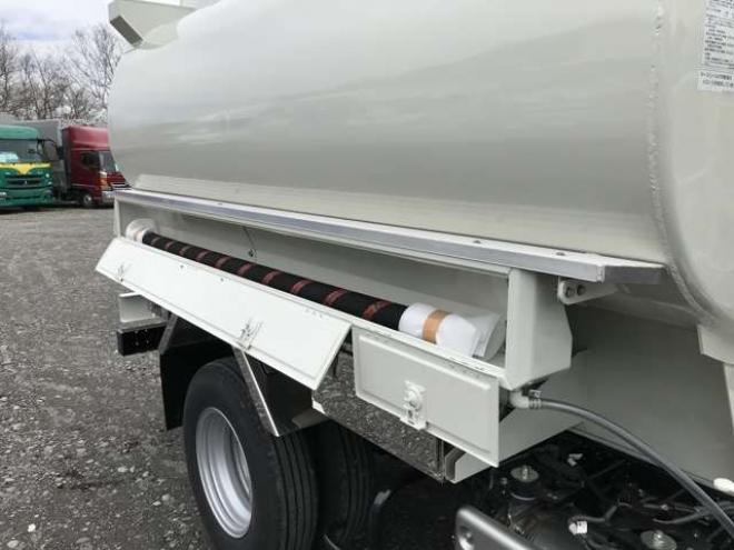 デュトロタンクローリー　2DG-XZU685 新明和工業　 4WD 4000