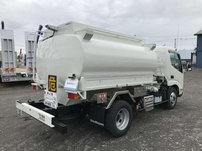 デュトロタンクローリー　2DG-XZU685 新明和工業　 4WD 4000