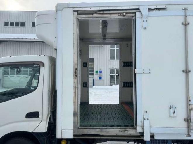 デュトロ冷凍バン　TKG-XZU695M 東プレ　 4WD 4000