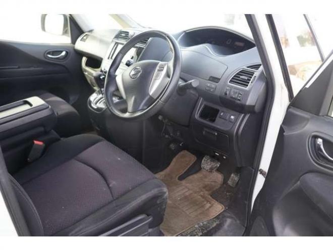 セレナ2.0 ハイウェイスター 4WD　検二年　TV　自社　ローンカノウ 2000