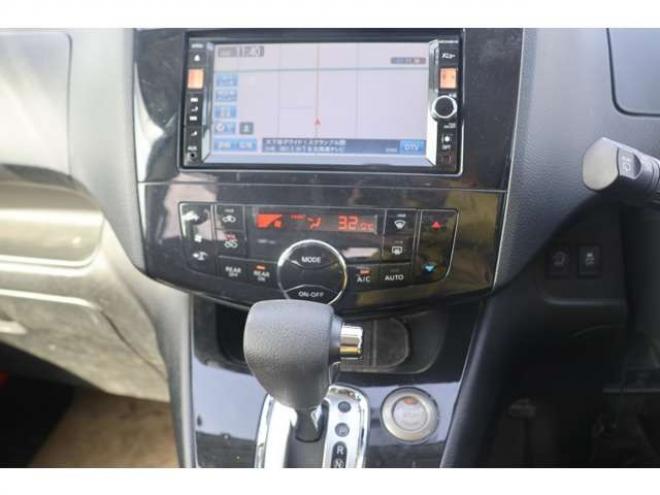 セレナ2.0 ハイウェイスター 4WD　検二年　TV　自社　ローンカノウ 2000