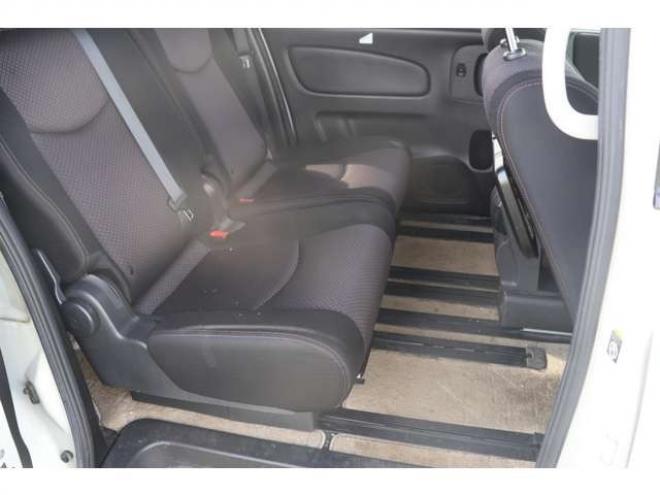 セレナ2.0 ハイウェイスター 4WD　検二年　TV　自社　ローンカノウ 2000