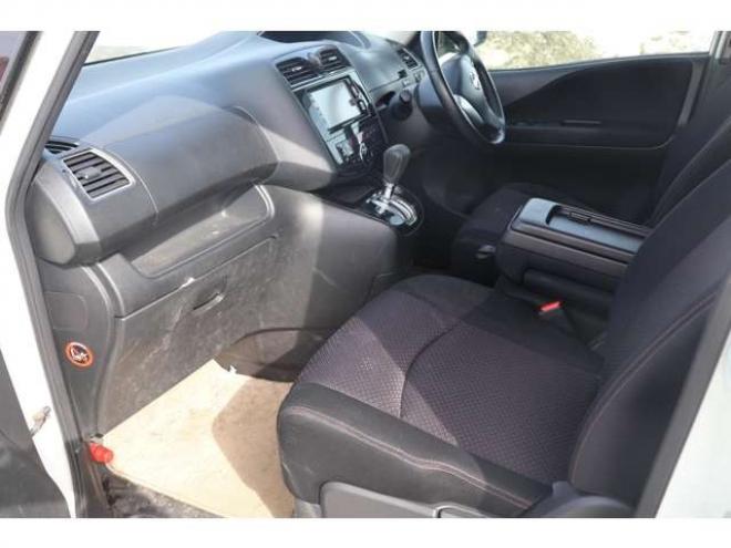 セレナ2.0 ハイウェイスター 4WD　検二年　TV　自社　ローンカノウ 2000