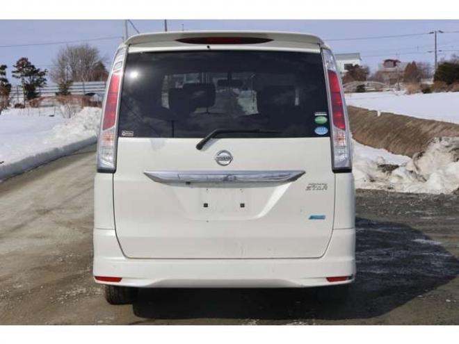 セレナ2.0 ハイウェイスター 4WD　検二年　TV　自社　ローンカノウ 2000