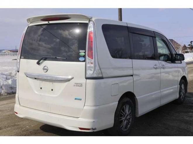 セレナ2.0 ハイウェイスター 4WD　検二年　TV　自社　ローンカノウ 2000