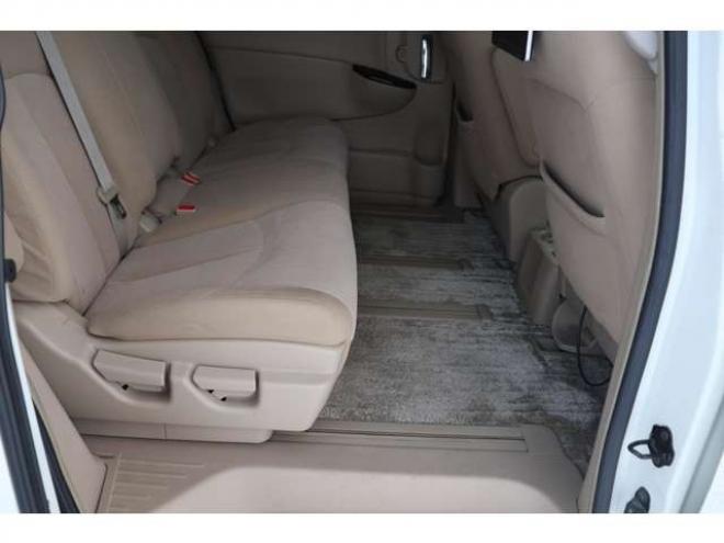 エルグランド2.5 250ハイウェイスター 4WD　検2年　スタッドレス　バックモニター　自社　ローンカノウ 2500