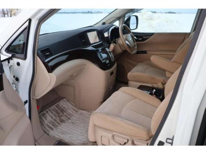 エルグランド2.5 250ハイウェイスター 4WD　検2年　スタッドレス　バックモニター　自社　ローンカノウ 2500