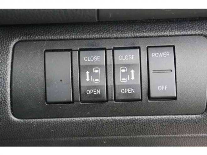 MPV2.3 23C スポーティパッケージ 4WD　検二年　バックモニター　両側電動スライドドア　自社　ローンカノウ 2300