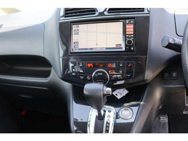 セレナ2.0 ハイウェイスター Vエアロセレクション 4WD　検2年　自社　ローンカノウ　バックカメラ 2000