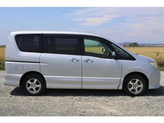 セレナ2.0 ハイウェイスター Vエアロセレクション 4WD　検2年　自社　ローンカノウ　バックカメラ 2000