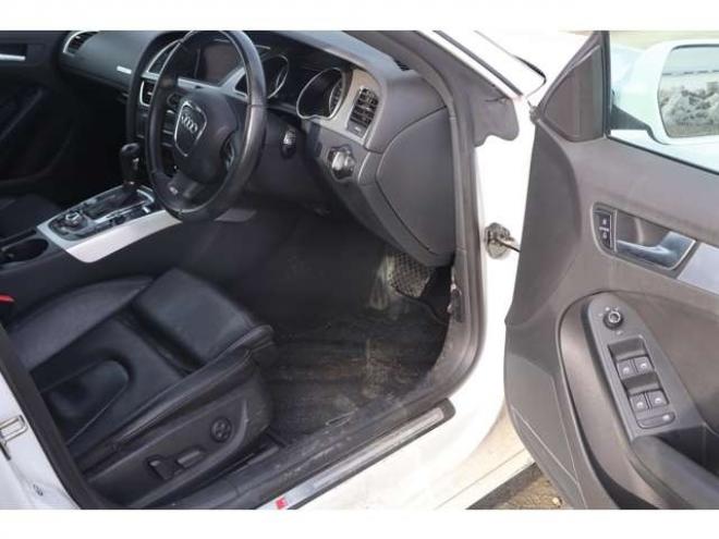 アウディA5スポーツバック 2.0 TFSI クワトロ 4WD　検R9/1　バックカメラ　自社　ローンカノウ 正規輸入車 2000