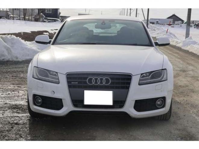 アウディA5スポーツバック 2.0 TFSI クワトロ 4WD　検R9/1　バックカメラ　自社　ローンカノウ 正規輸入車 2000