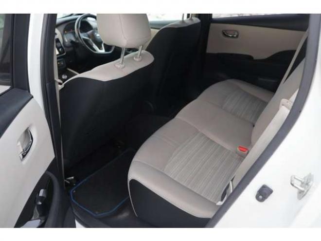 リーフG　検二年　プロパイロット　アラウンドビューモニター　フルセグ　2トーンルーフ 2WD 不明