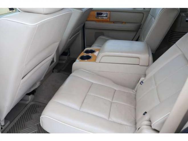 リンカーンナビゲーター 5.4 4WD　検1年　左ハンドル　革シート　スタッドレス 5400