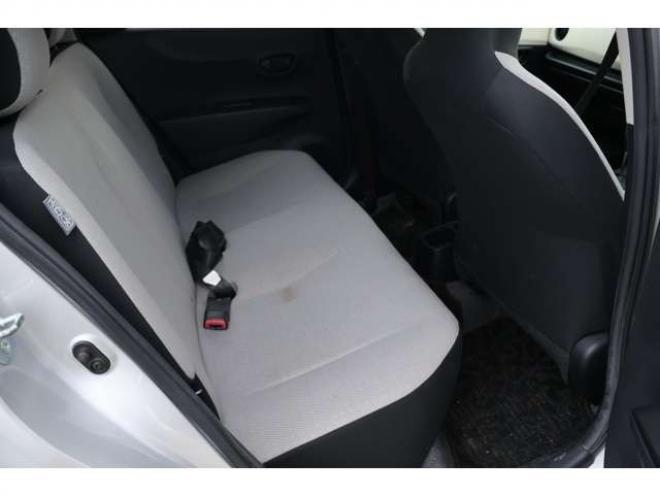 ヴィッツ1.3 F 4WD　検2年　自社　ローンカノウ 1300