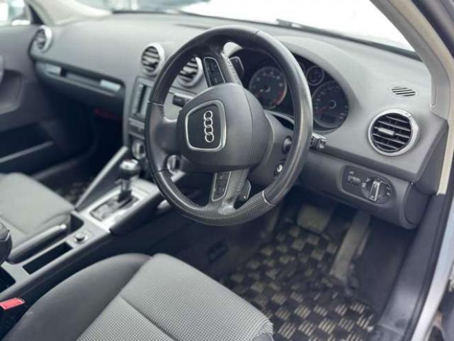 アウディA3スポーツバック 2.0 TFSI クワトロ 4WD　ナビ　TV　Bカメラ　Bluetooth 正規輸入車 2000