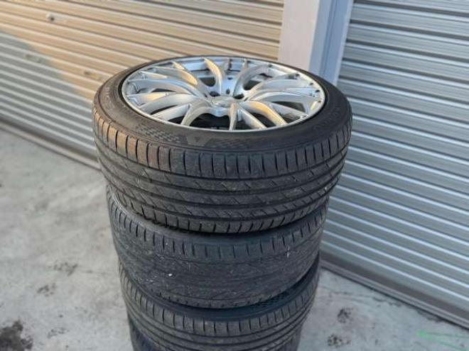 スカイラインクーペ3.7 370GT タイプS　夏冬タイヤ 2WD 3700