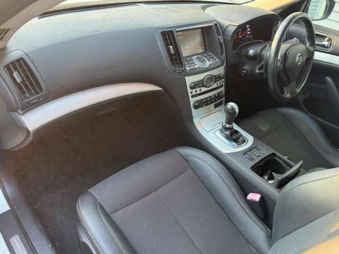 スカイラインクーペ3.7 370GT タイプS　夏冬タイヤ 2WD 3700