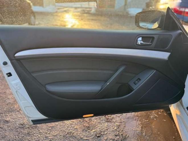 スカイラインクーペ3.7 370GT タイプS　夏冬タイヤ 2WD 3700