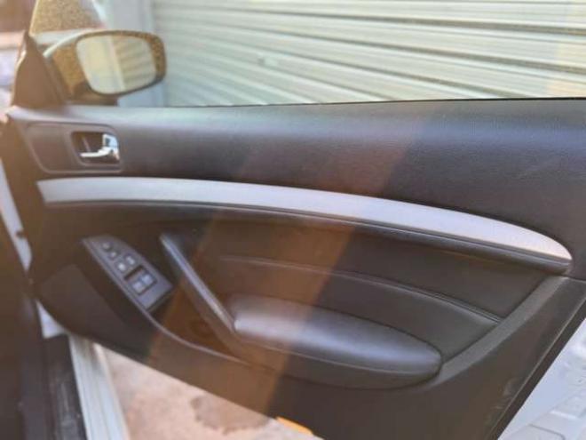 スカイラインクーペ3.7 370GT タイプS　夏冬タイヤ 2WD 3700