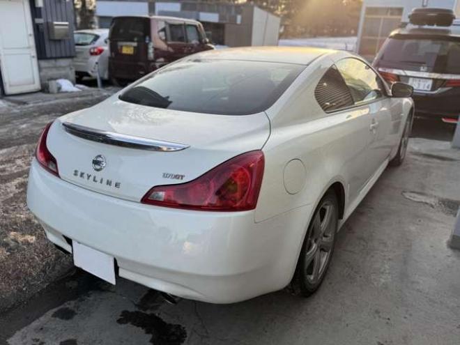 スカイラインクーペ3.7 370GT タイプS　夏冬タイヤ 2WD 3700