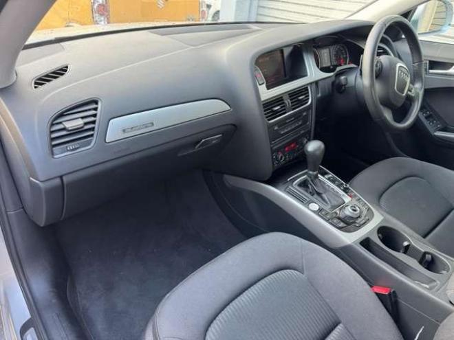 アウディA4 2.0 TFSI クワトロ 4WD　ワンオーナー車　ナビ　TV 正規輸入車 2000