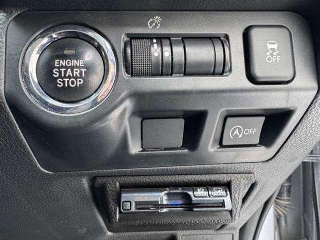 インプレッサスポーツ 2.0 i アイサイト 4WD　後期型　夏冬タイヤ　ナビ　TV　Bカメラ　Bluetooth 2000